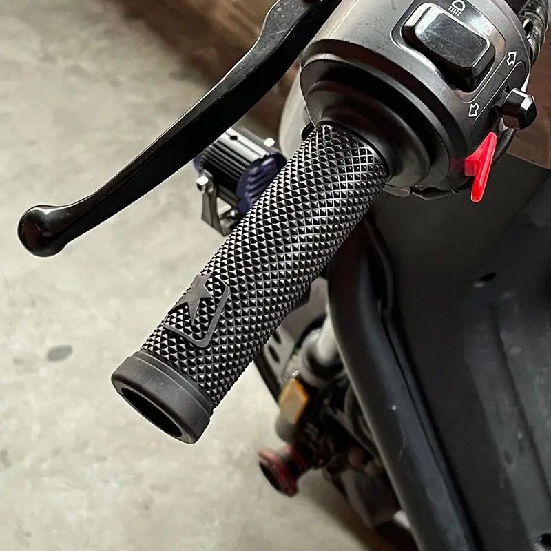 ☆REPENTE MAGNET サドル カーボンレール 超美品(自転車用品 ☆REPENTE MAGNET サドル カーボンレール 超美品(自転車用品